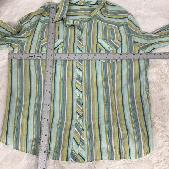 Izod Womens Blouse XL Blue Green Pearl Snap Long Sleeve Shimmer Thread pockets - Picture 9 of 10